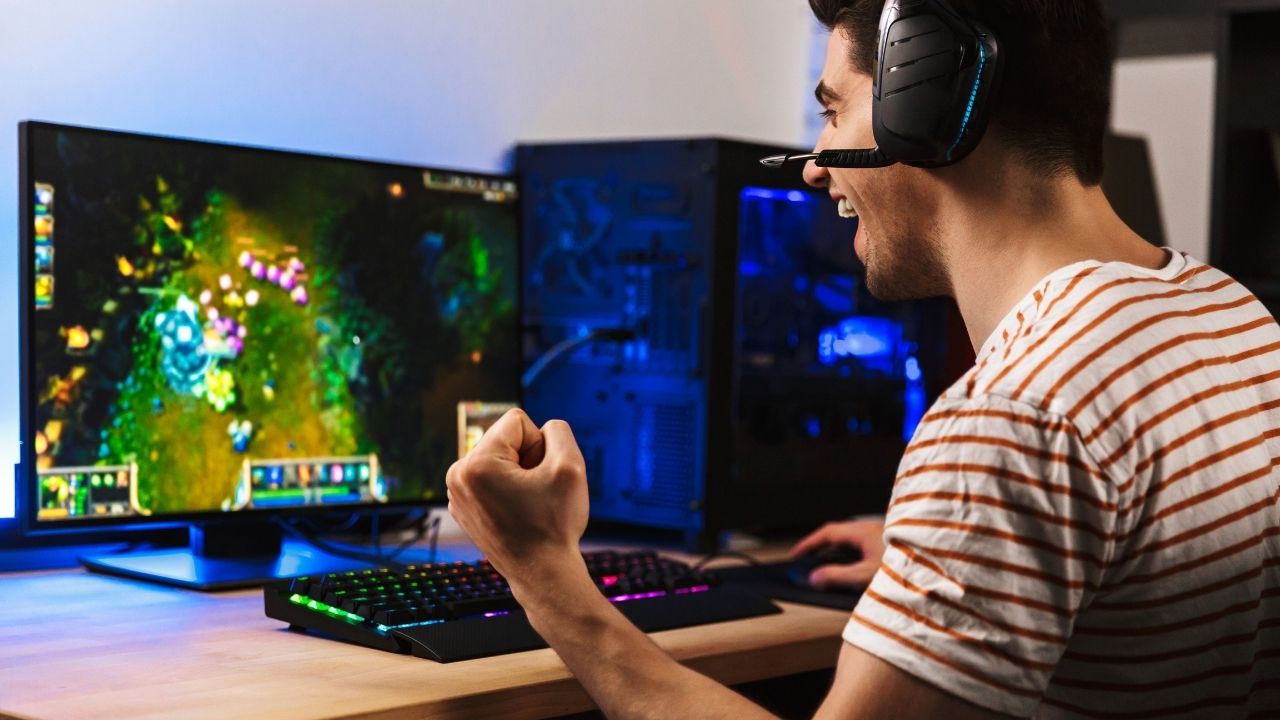 Students Who Play Online Video Games Likely to Score Better in